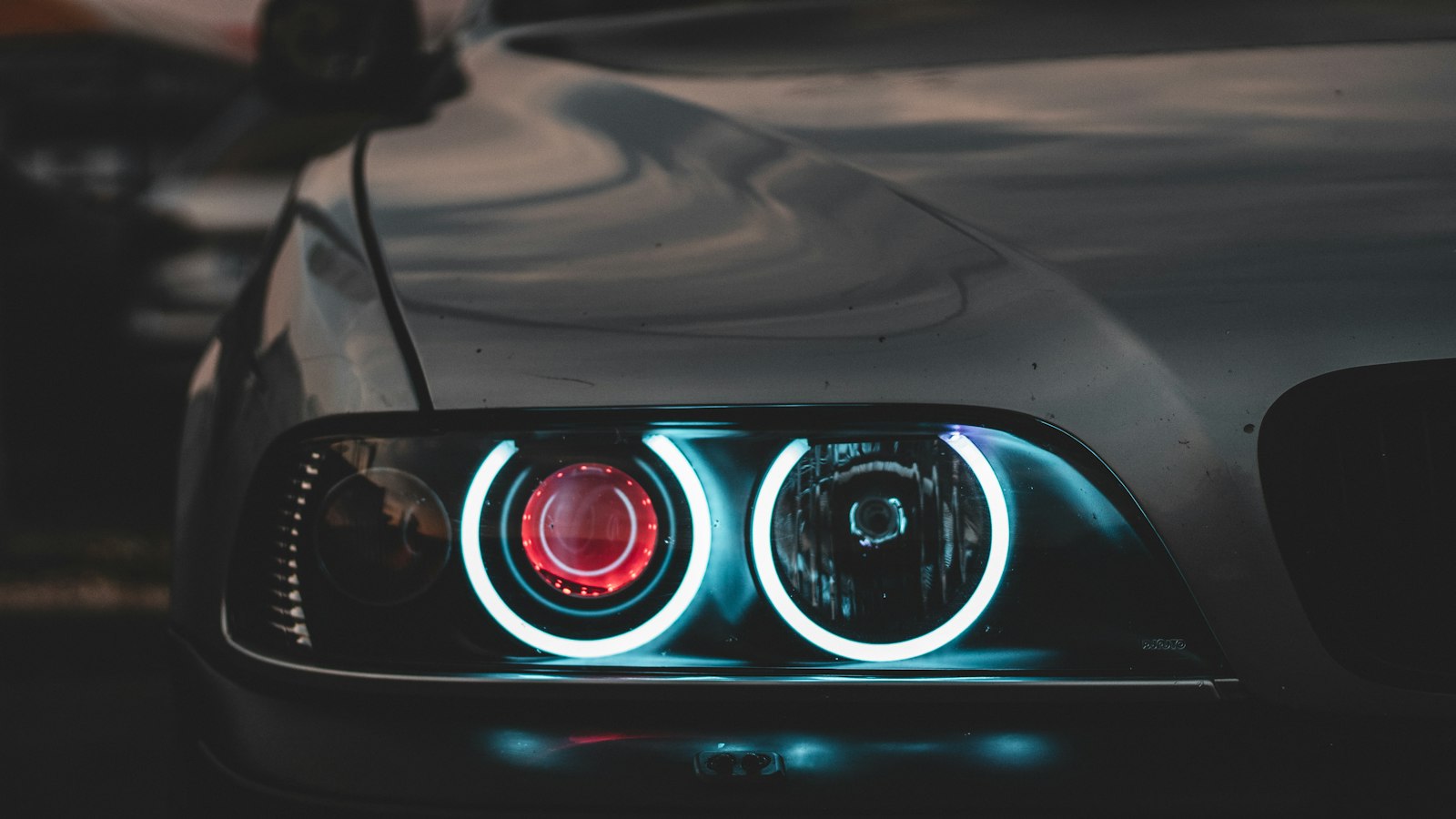 Farol de LED em carro, tema faróis de LED no carro e sua legalidade