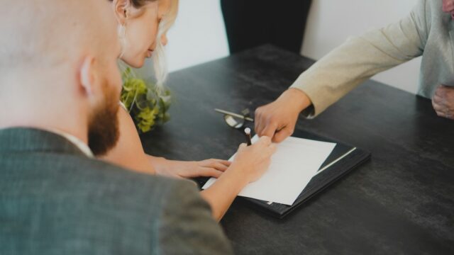 Como fazer um contrato de compra e venda de veículos