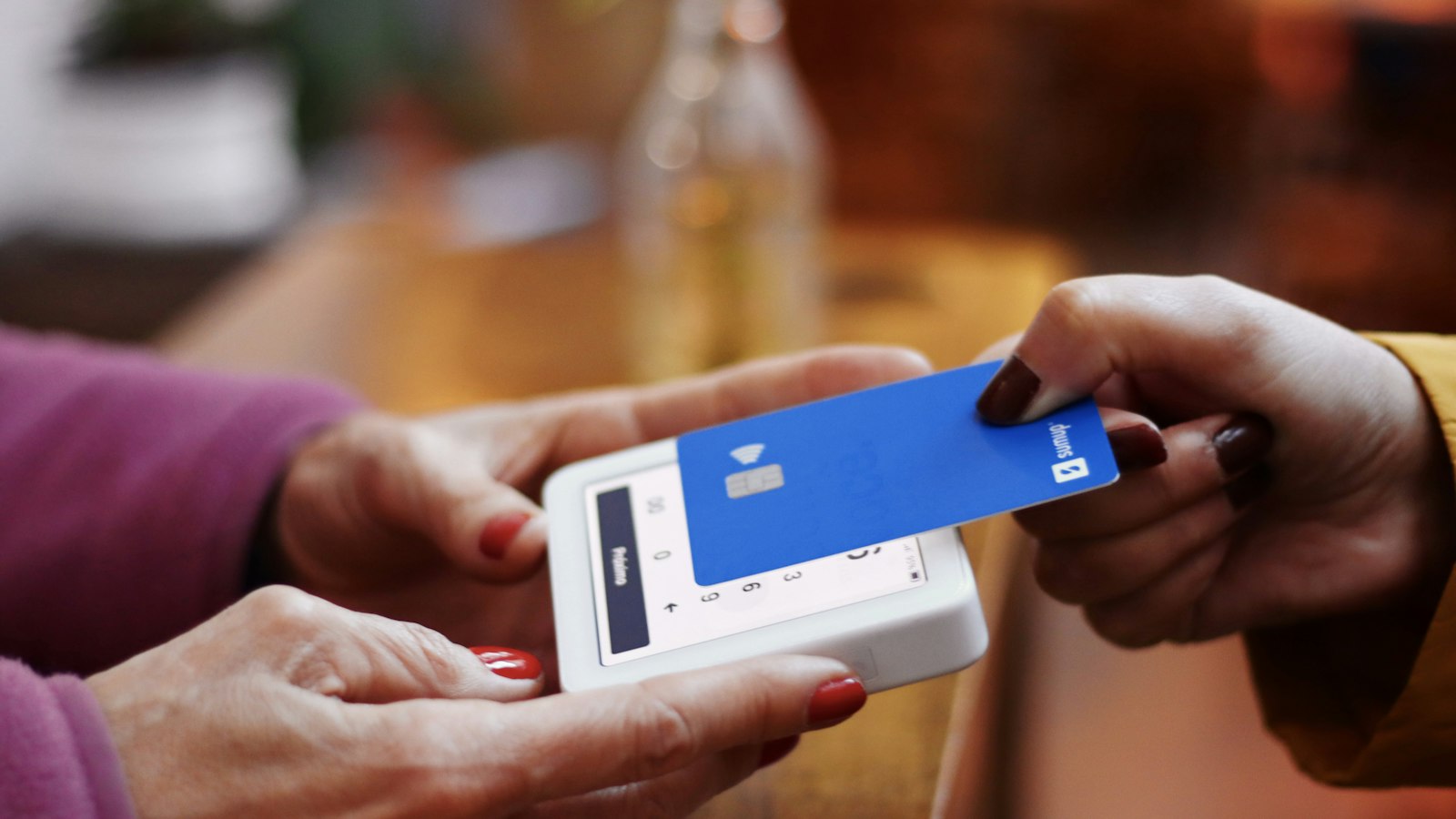 Pagamento com cartão em maquininha para regularizar débitos de veículos