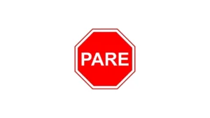 Placa Pare R-1 de parada obrigatória, octogonal vermelha com letras brancas