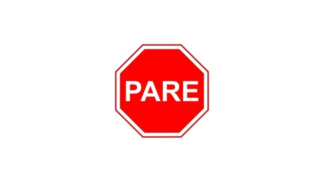 Placa Pare: O que ela exige e quanto custa ignorar