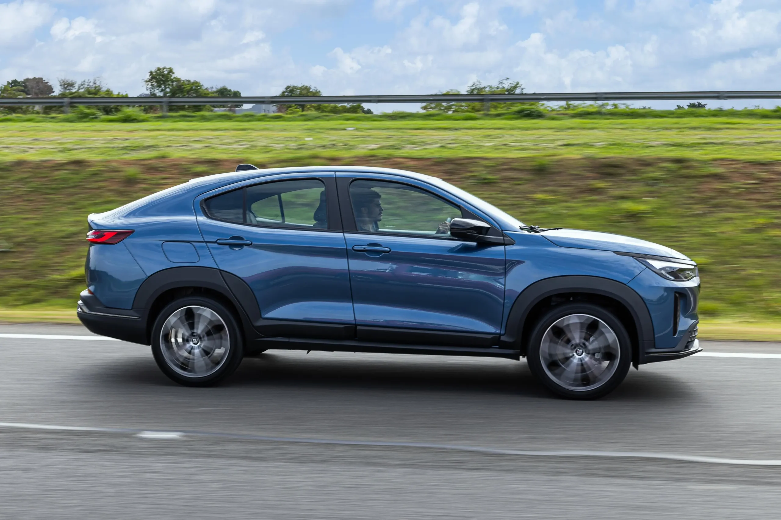 Fiat Fastback Híbrido: Economia e Tecnologia Sem Rodízio em São Paulo