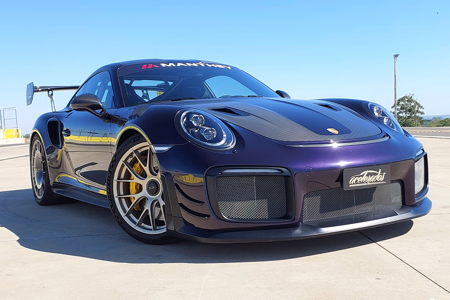 Porsche 911 GT2 RS Manthey: O Supercarro que Redefine Desempenho e Aerodinâmica