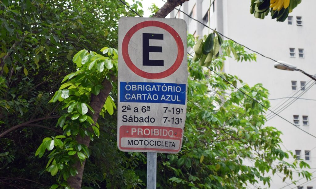 Regras e Dicas Essenciais para Estacionar em Áreas de Zona Azul