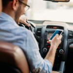 Uso de Celular ao Volante: Riscos, Legislação e Dicas para um Trânsito Mais Seguro