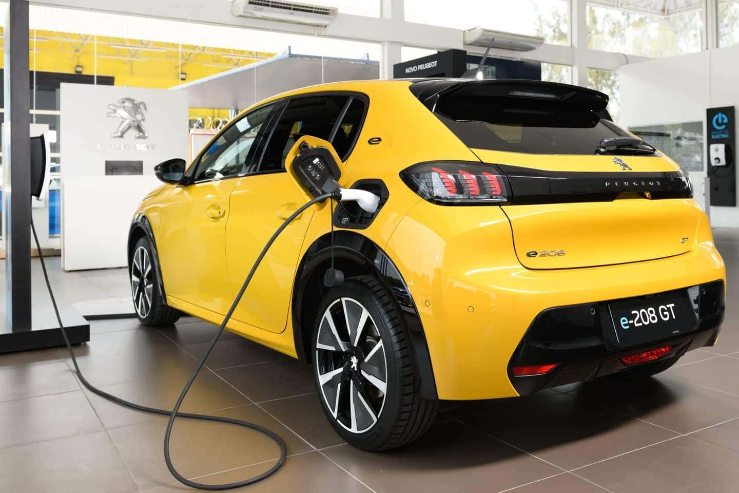 É seguro dirigir um carro elétrico? descubra tudo aqui!