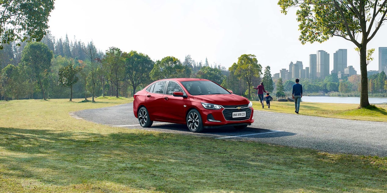 Conheça o sedã Chevrolet Onix plus 2025: Economia e modernidade