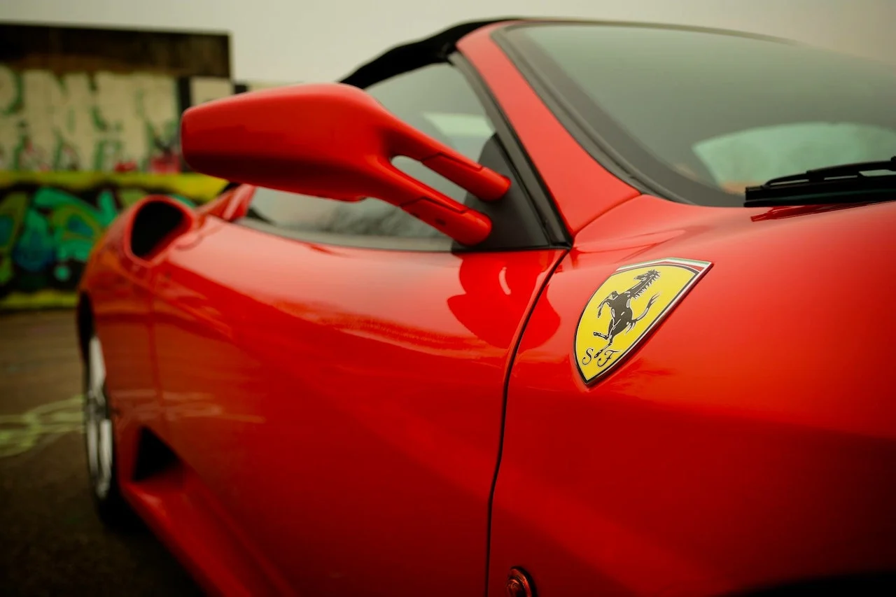 Ferrari e seu motor v6 inovador: Um novo caminho para o futuro da mobilidade