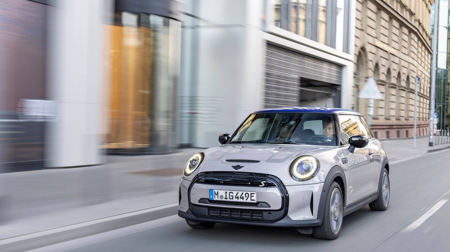 Mini abandona temporariamente projeto de eletrificação no reino unido
