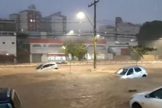 O Que Fazer Durante Chuvas Fortes com Seu Carro: Dicas Essenciais