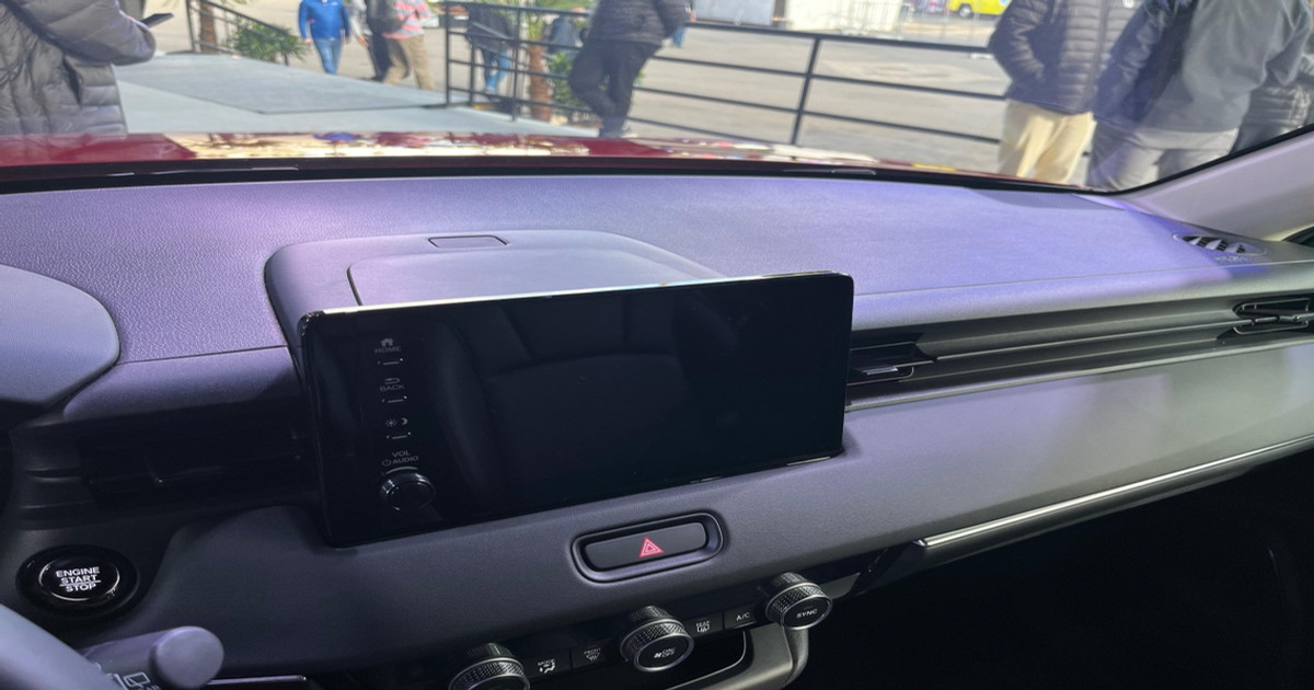Honda HR-V 2026 interior painel e multimídia flutuante