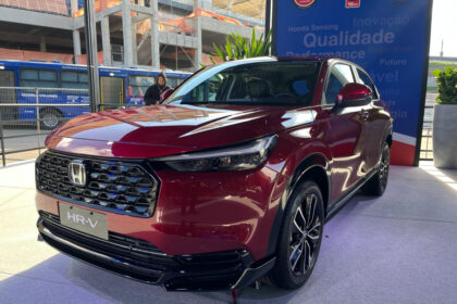 Honda HR-V 2026 vermelho lateral exterior facelift