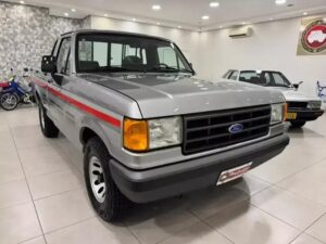 Descubra a Ford F1000 SS de 1992: Uma Relíquia Impecável