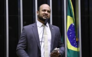 MP nega pedido para barrar banda do Carnaval que canta sobre Bolsonaro