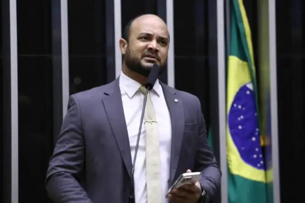 MP nega pedido para barrar banda do Carnaval que canta sobre Bolsonaro