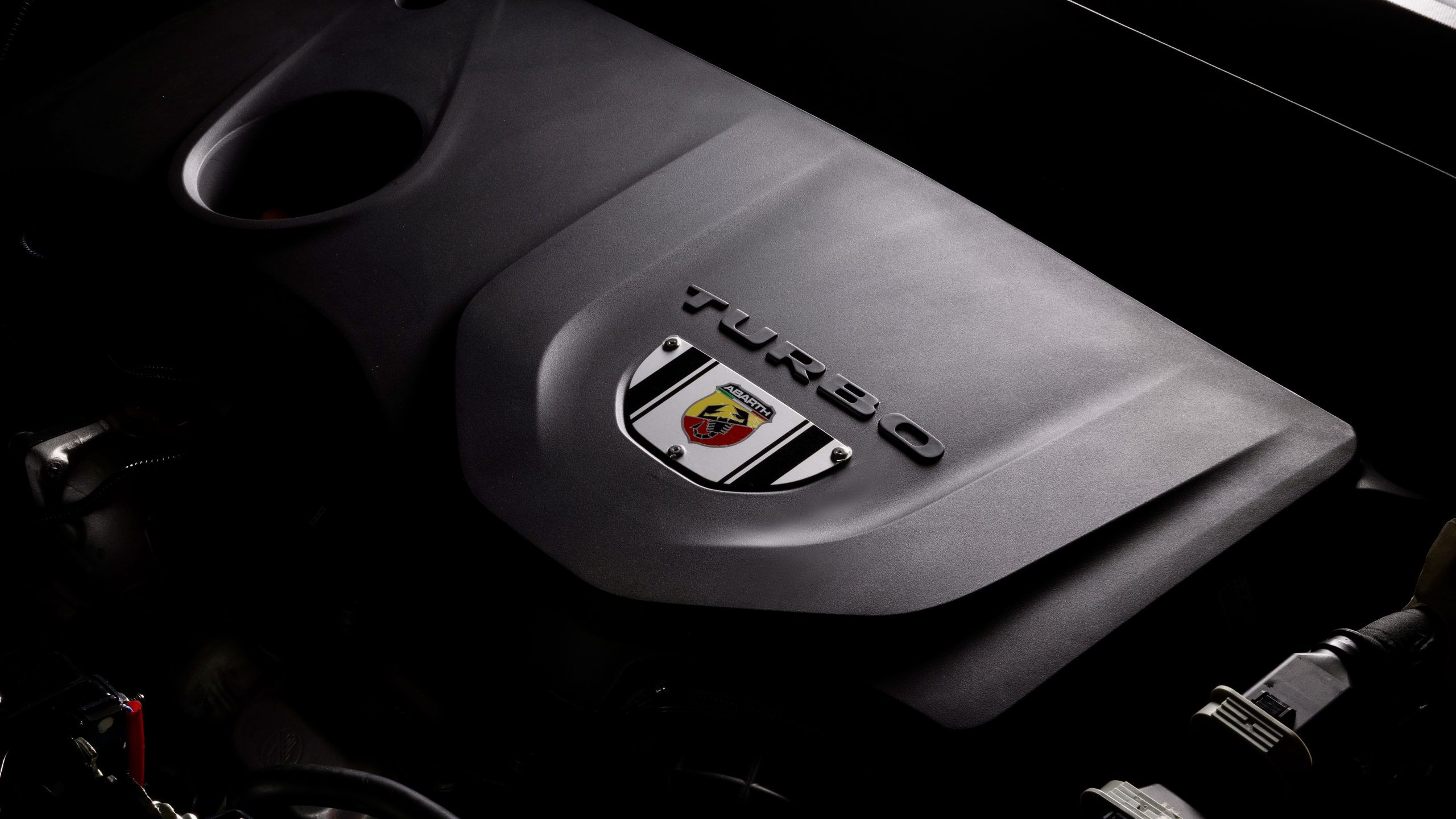 Motor Turbo 270 do Fiat Pulse Abarth 2026 com emblema Abarth