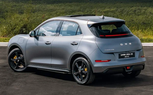 GWM Ora 03 BEV58 2027: preço, autonomia e ficha técnica Porta-malas do GWM Ora 03 BEV58 2027 aberto, mostrando capacidade de 228 litros
