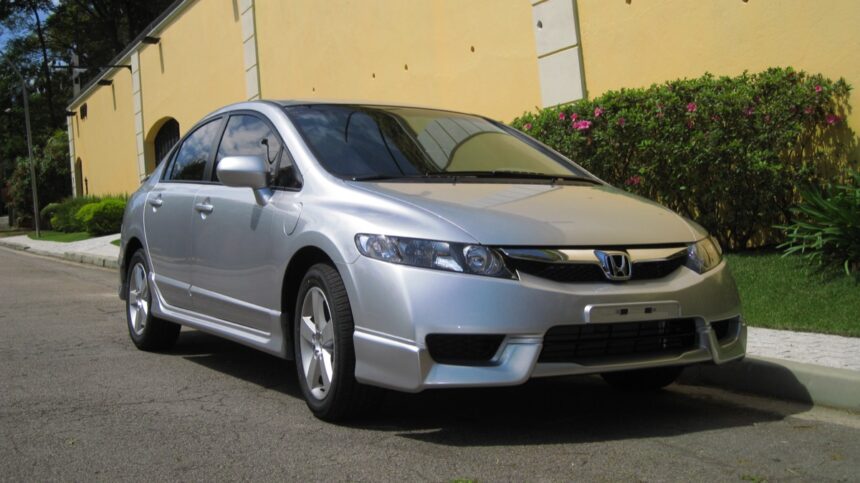 Honda Civic G8 2009 LXS Flex prata vista frontal lateral no Brasil