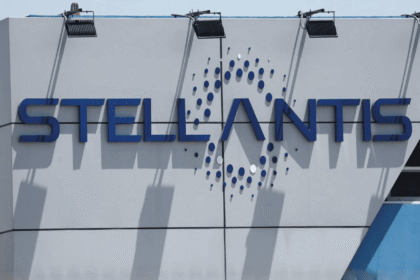 Stellantis corta bônus após prejuízo e afeta UAW