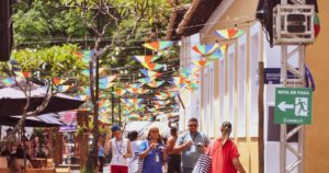 Ruas coloridas do centro historico de Sao Luis do Maranhao - consultar placa Detran MA