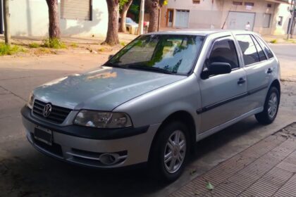 Volkswagen Gol G3 1.6 Mi Deejay 2003 prata vista frontal lateral