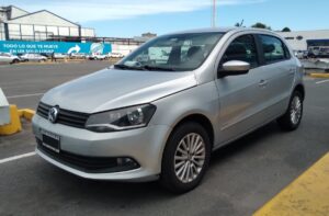 Volkswagen Gol G6 Trend 1.6 2015 prata vista frontal lateral