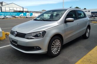 Volkswagen Gol G6 Trend 1.6 2015 prata vista frontal lateral