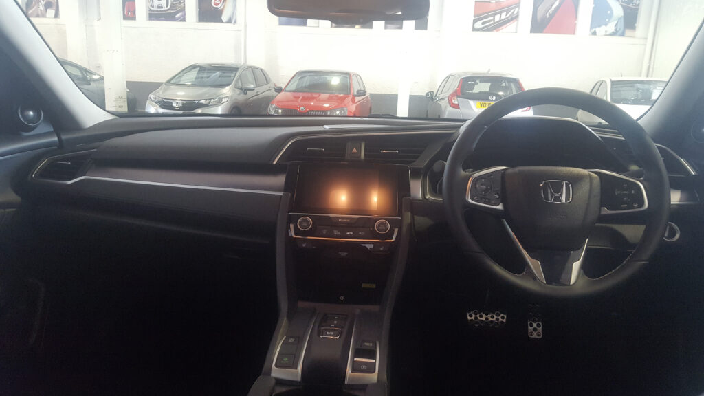 Interior Honda Civic G10 2018 painel digital cockpit