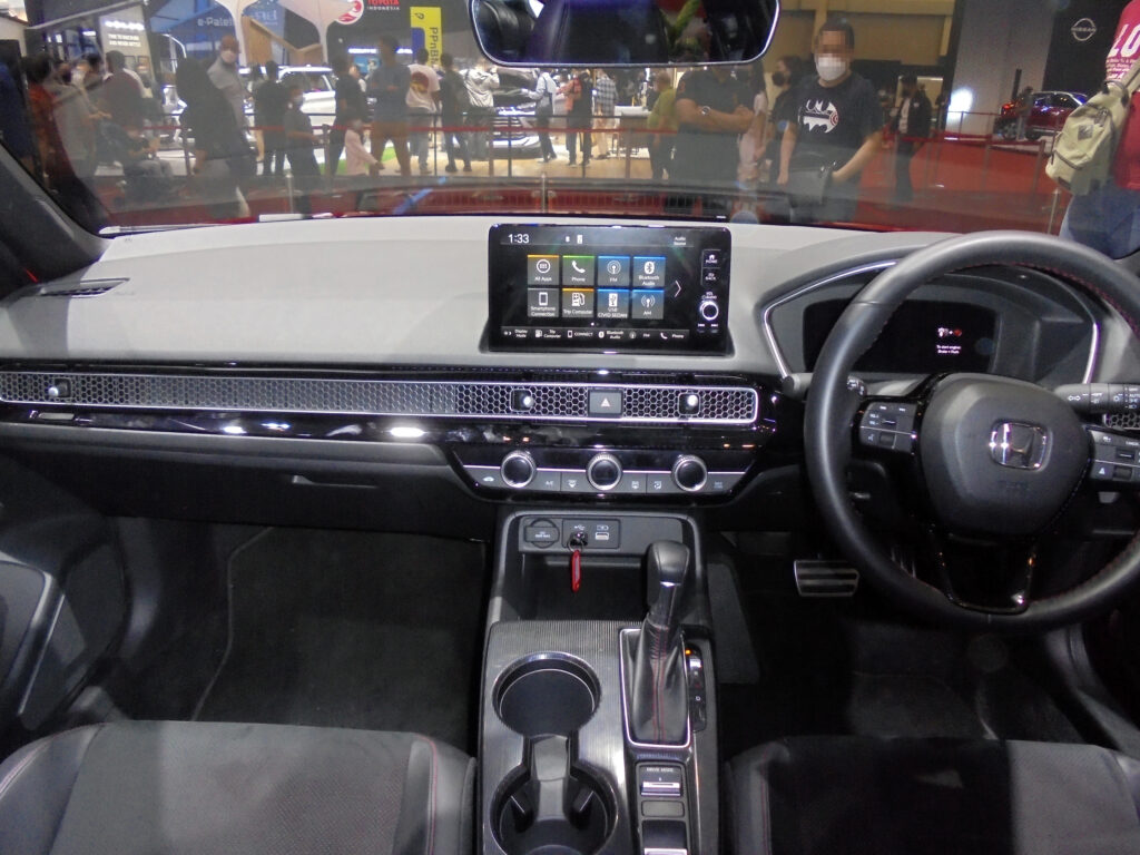 Interior Honda Civic G11 painel digital touchscreen
