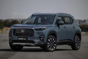 Honda WR-V 2026: preço, garantia de 6 anos e rivais Honda WR-V EXL 2026 vista frontal 3/4, cor prata, em cenário externo