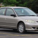 Honda Civic G7 2005 LX sedan prata vista frontal lateral