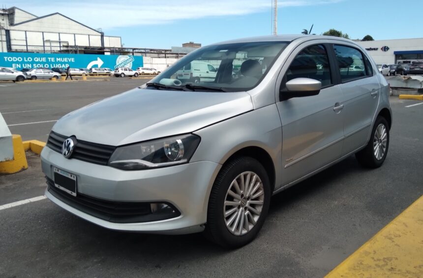 Volkswagen Gol G7 2017 prata vista frontal lateral