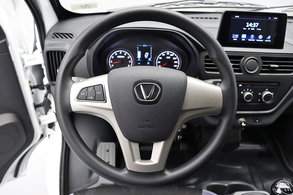 Interior e painel da Chevrolet Captiva Sport 2.4