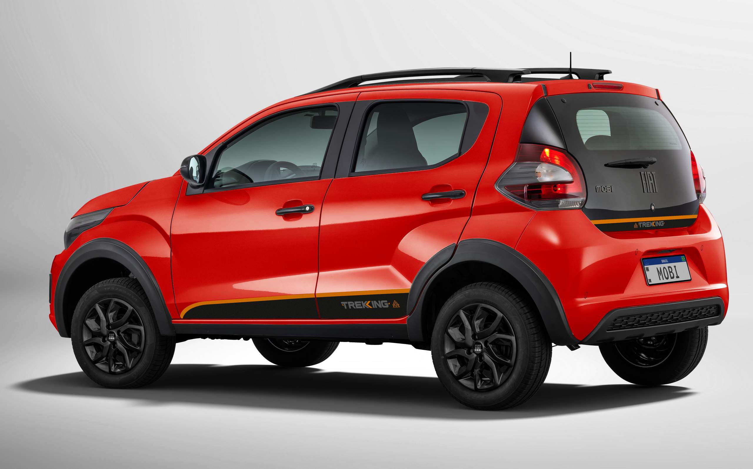 Fiat Mobi Trekking 2026 vista traseira — lanternas e para-choque traseiro