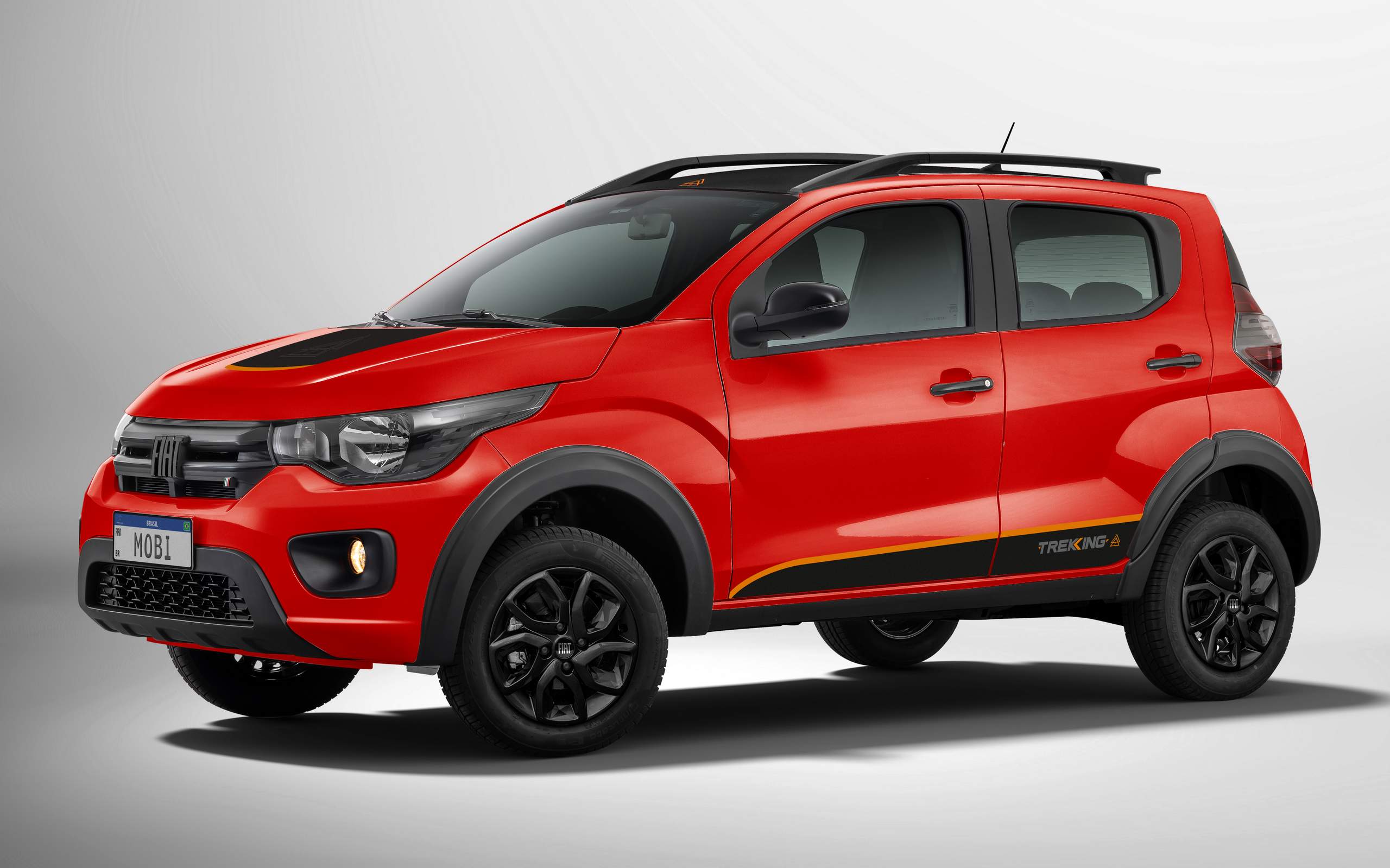 Fiat Mobi 2026 visto de trás em ângulo 3/4 — design traseiro