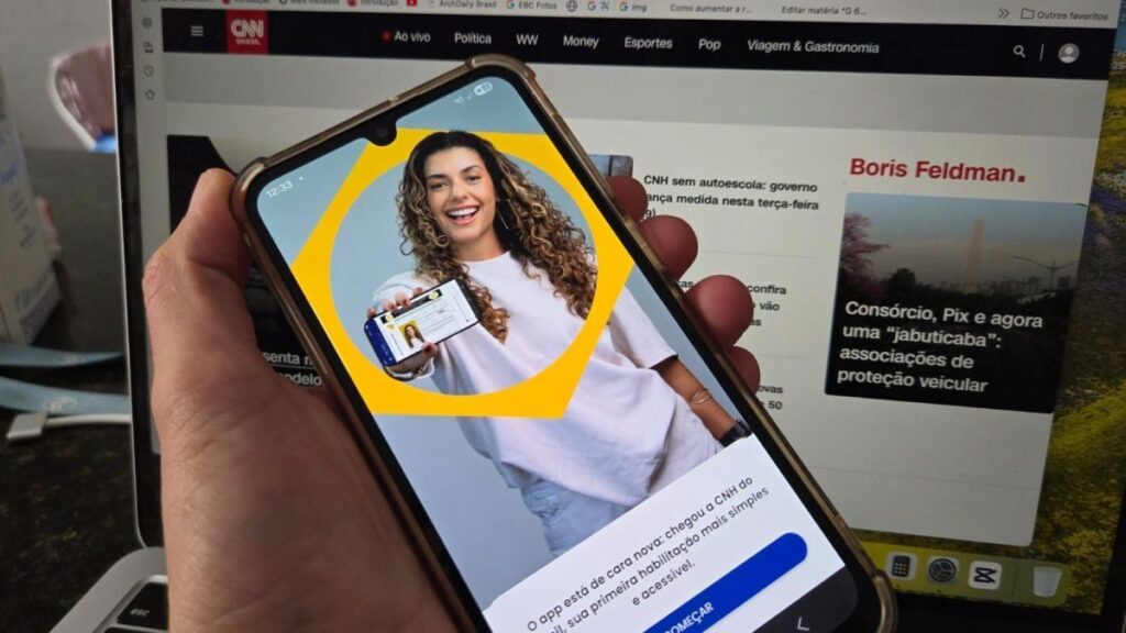 Aplicativo CNH do Brasil na tela do celular mostrando habilitação digital
