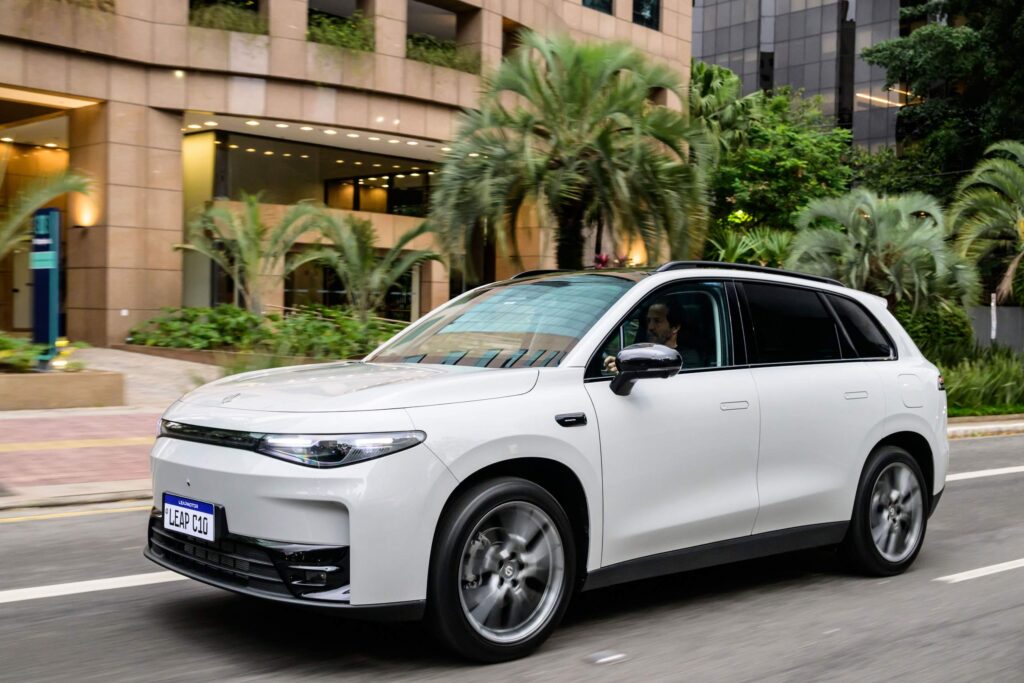 Leapmotor C10 REEV 2026: consumo real, ficha técnica, preço e vale a pena? Leapmotor C10 REEV 2026 vista lateral