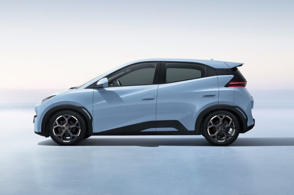 BYD Dolphin Mini 2026 — vista lateral