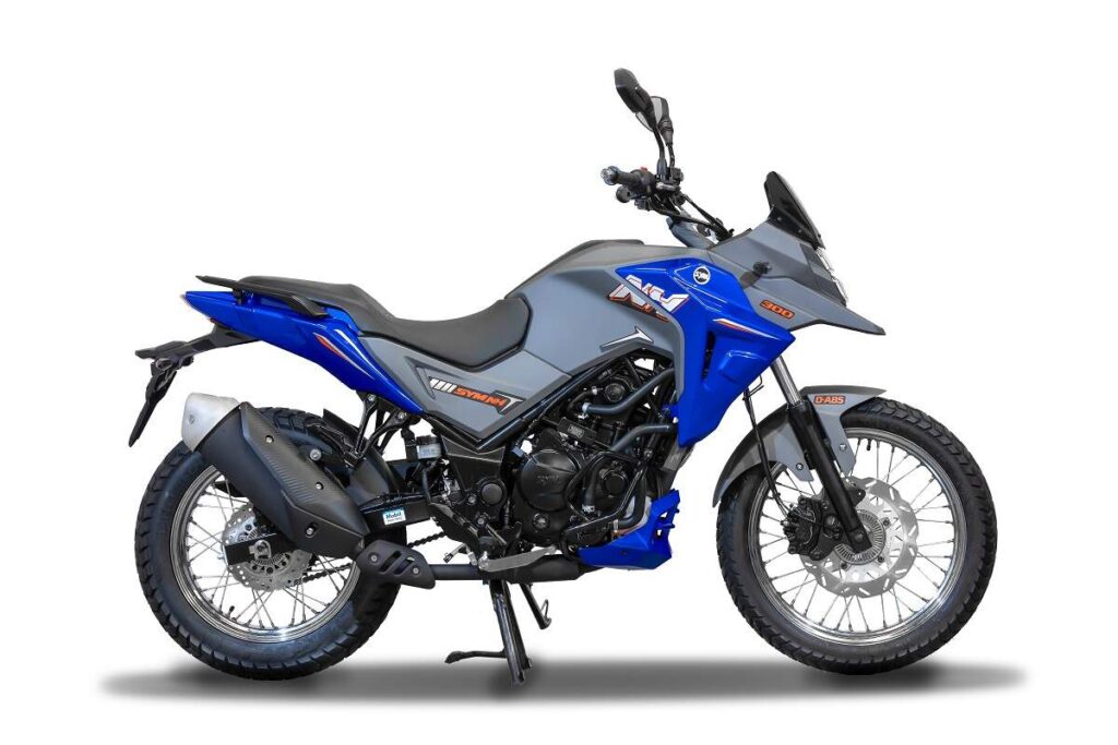 Dafra NH 300 2025 cinza Graphite Gray em estrada de terra