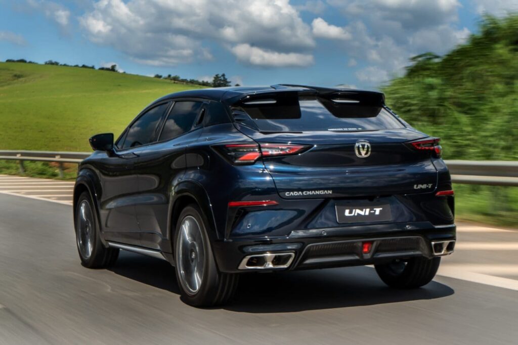 CAOA Changan UNI-T 2026 branco, vista lateral