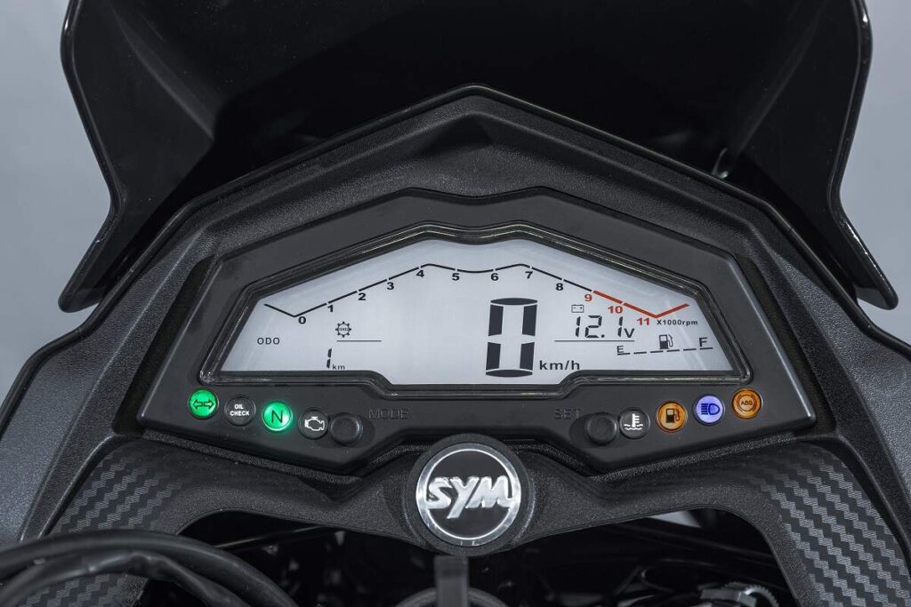 Painel digital LCD da Dafra NH 300 2025