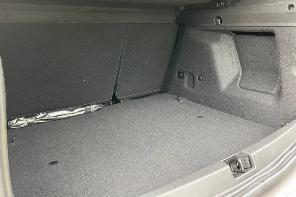 Porta-malas do Renault Duster 2026 com 475 litros de capacidade