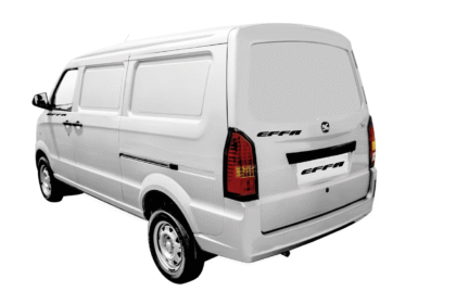 Effa V25 Furgão 2025 frontal em cenário urbano