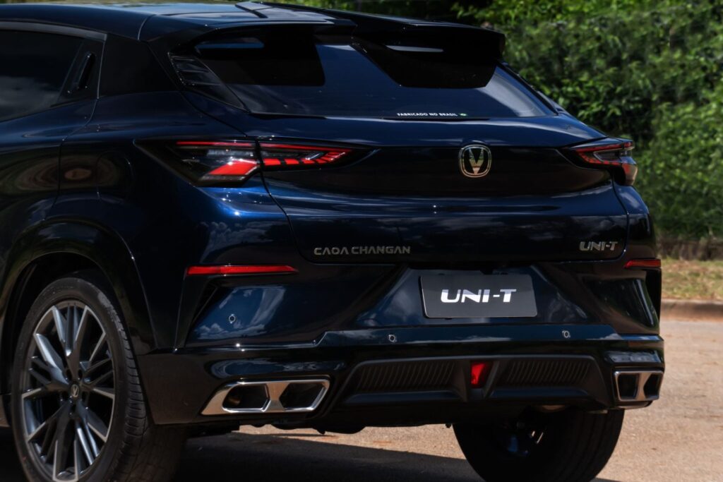 Interior do CAOA Changan UNI-T 2026 com cockpit digital de 25,1 polegadas