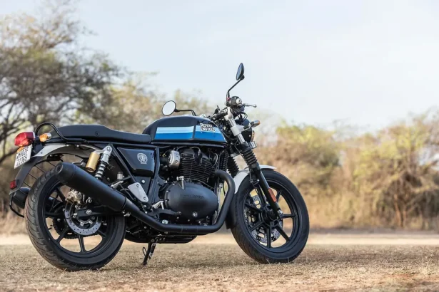 Royal Enfield Continental GT 650 2025 vista traseira