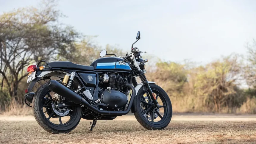 Triumph Bonneville T100 (2022-2025): review completo, preço e ficha técnica Royal Enfield Continental GT 650 2025 vista traseira