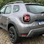 Renault Duster Iconic Plus 2026 azul, vista frontal