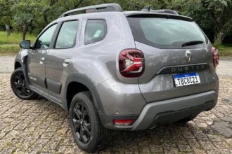 Renault Duster Iconic Plus 2026 azul, vista frontal