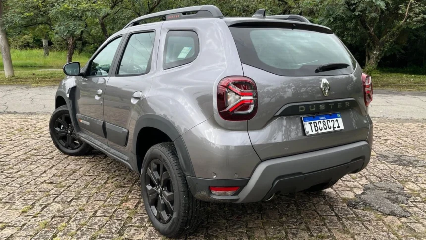 Renault Duster Iconic Plus 2026 azul, vista frontal