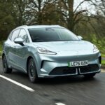 MG4 Urban 2026 exterior vista frontal três quartos, cor prata